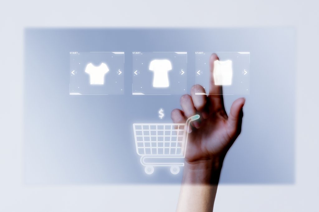 Comportamento do consumidor - pessoa adicionando item no carrinho de compras virtual
